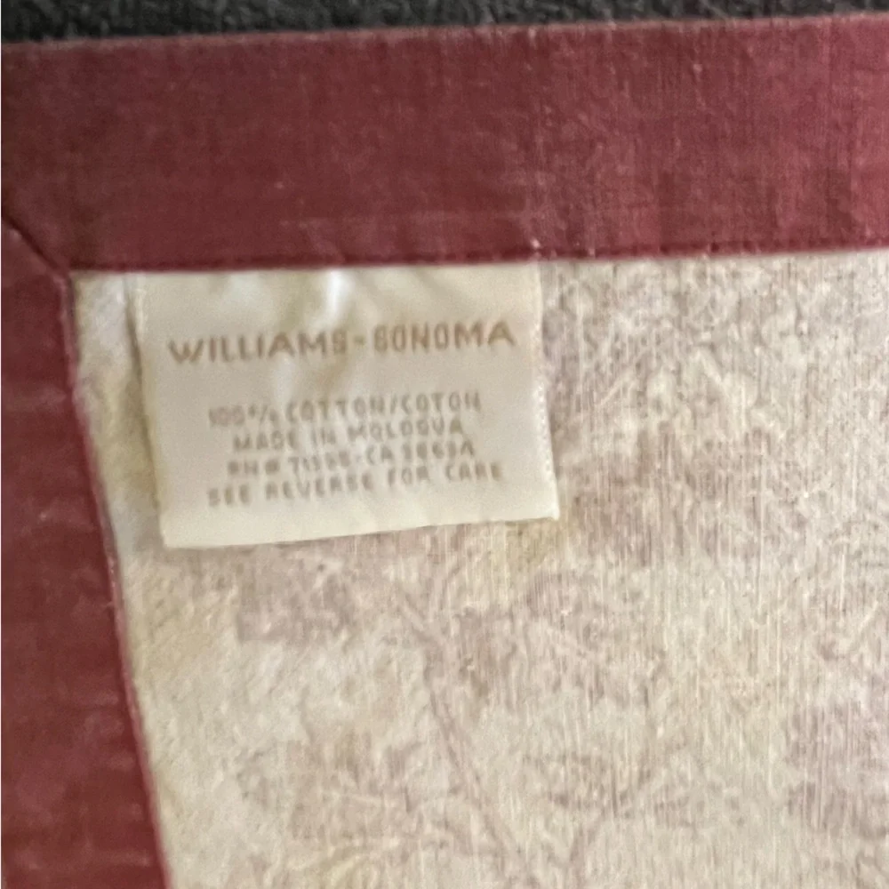 Williams Sonoma Arbor Claret Rectangle tablecloth & matching 5 Cloth Napkins set